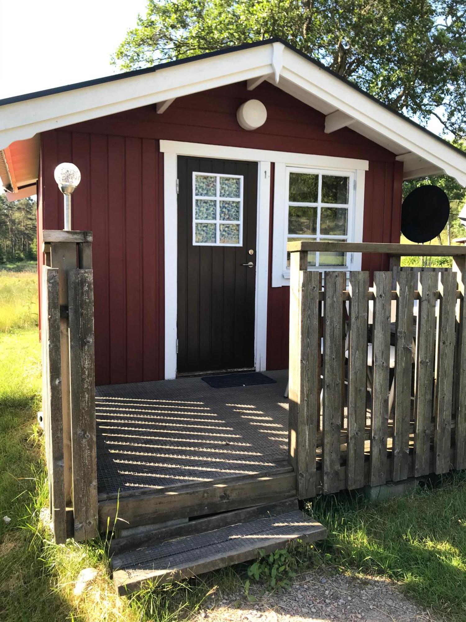 Bjoersjoeas Vildmark - Small Camping Cabin Close To Nature Olofstorp Εξωτερικό φωτογραφία